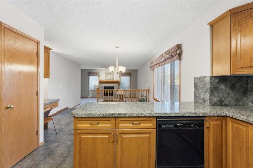 531 Sierra Morena Court Sw, Calgary, AB - Indoor Photo Showing Kitchen