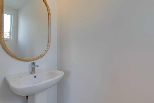 98 Agate Road, Cochrane, AB - Indoor Photo Showing Bathroom