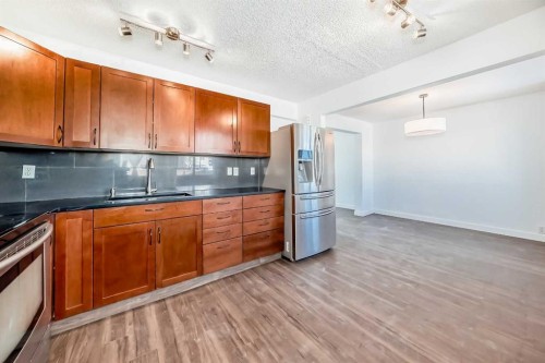 60 Erin Mount Crescent Se, Calgary, AB - Indoor Photo Showing Kitchen