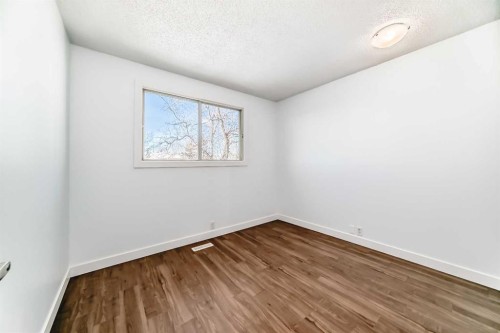 60 Erin Mount Crescent Se, Calgary, AB - Indoor Photo Showing Other Room