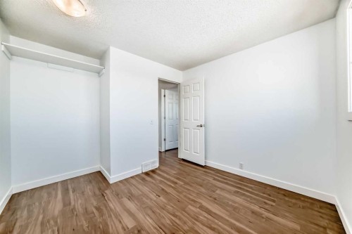 60 Erin Mount Crescent Se, Calgary, AB - Indoor Photo Showing Other Room