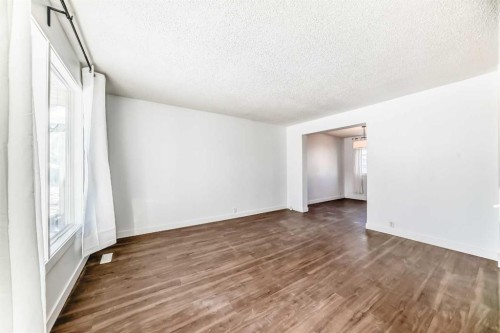 60 Erin Mount Crescent Se, Calgary, AB - Indoor Photo Showing Other Room