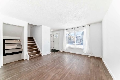 60 Erin Mount Crescent Se, Calgary, AB - Indoor Photo Showing Other Room