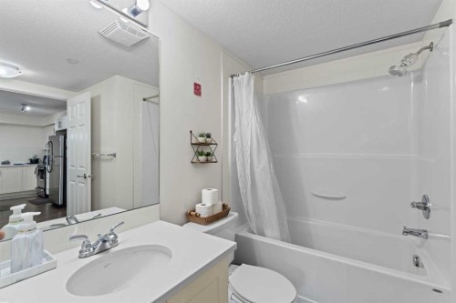 2313-99 Copperstone Park Se, Calgary, AB - Indoor Photo Showing Bathroom