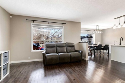 815 Tuscany Drive Nw, Calgary, AB - Indoor Photo Showing Living Room