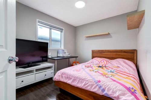 815 Tuscany Drive Nw, Calgary, AB - Indoor Photo Showing Bedroom
