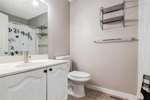 815 Tuscany Drive Nw, Calgary, AB - Indoor Photo Showing Bathroom