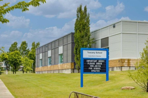 815 Tuscany Drive Nw, Calgary, AB - Outdoor