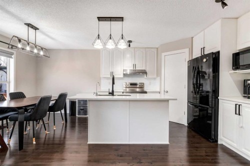 815 Tuscany Drive Nw, Calgary, AB - Indoor Photo Showing Kitchen