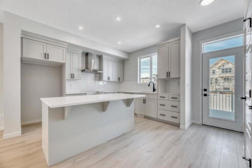 247 Annette Villas Nw, Calgary, AB - Indoor Photo Showing Kitchen With Upgraded Kitchen