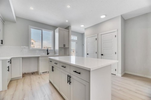 247 Annette Villas Nw, Calgary, AB - Indoor Photo Showing Kitchen