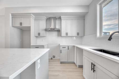 247 Annette Villas Nw, Calgary, AB - Indoor Photo Showing Kitchen