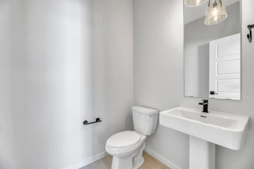 247 Annette Villas Nw, Calgary, AB - Indoor Photo Showing Bathroom