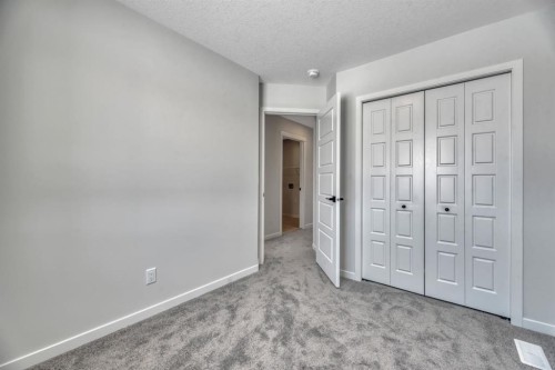 247 Annette Villas Nw, Calgary, AB - Indoor Photo Showing Other Room