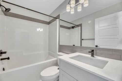 247 Annette Villas Nw, Calgary, AB - Indoor Photo Showing Bathroom