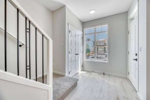 247 Annette Villas Nw, Calgary, AB - Indoor Photo Showing Other Room