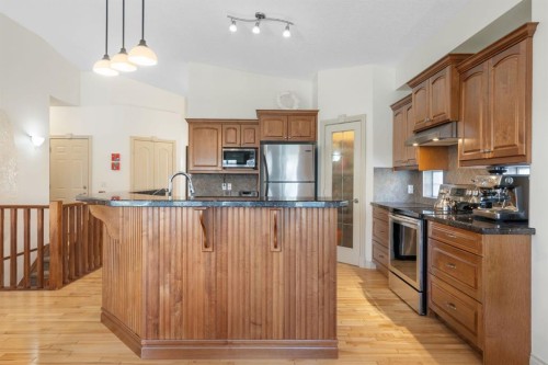 20 Ranch Road, Okotoks, AB - Indoor Photo Showing Kitchen