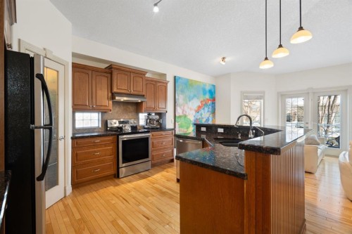 20 Ranch Road, Okotoks, AB - Indoor Photo Showing Kitchen