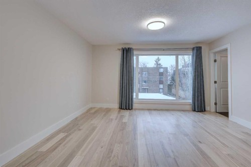 2-308 12 Avenue Ne, Calgary, AB - Indoor Photo Showing Other Room