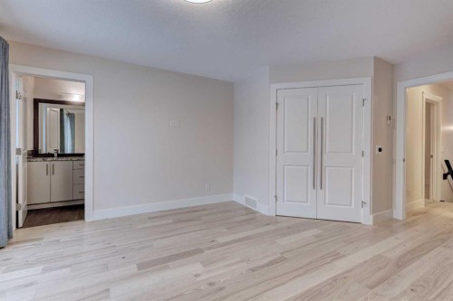 2-308 12 Avenue Ne, Calgary, AB - Indoor Photo Showing Other Room