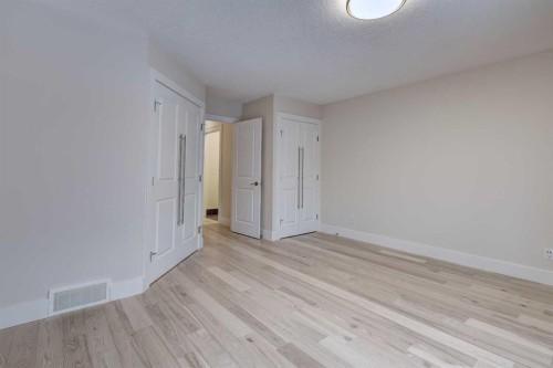 2-308 12 Avenue Ne, Calgary, AB - Indoor Photo Showing Other Room