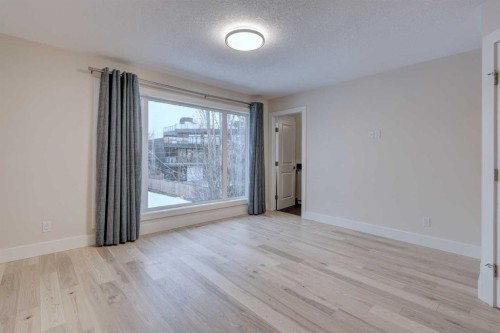 2-308 12 Avenue Ne, Calgary, AB - Indoor Photo Showing Other Room
