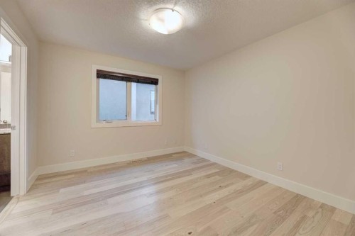 2-308 12 Avenue Ne, Calgary, AB - Indoor Photo Showing Other Room