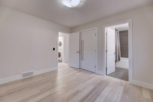 2-308 12 Avenue Ne, Calgary, AB - Indoor Photo Showing Other Room