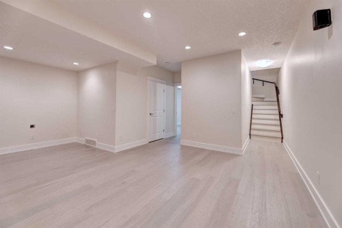 2-308 12 Avenue Ne, Calgary, AB - Indoor Photo Showing Other Room