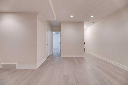 2-308 12 Avenue Ne, Calgary, AB - Indoor Photo Showing Other Room