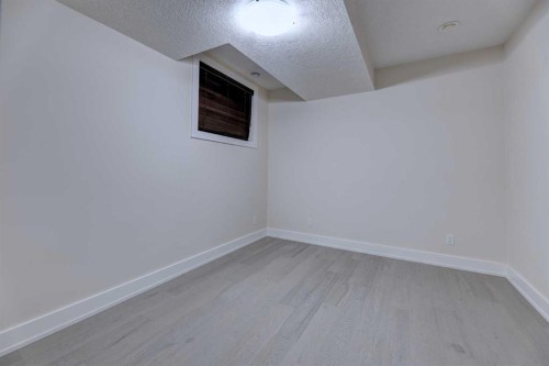 2-308 12 Avenue Ne, Calgary, AB - Indoor Photo Showing Other Room