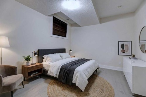 2-308 12 Avenue Ne, Calgary, AB - Indoor Photo Showing Bedroom