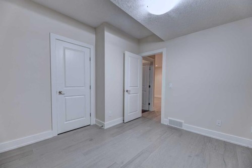 2-308 12 Avenue Ne, Calgary, AB - Indoor Photo Showing Other Room