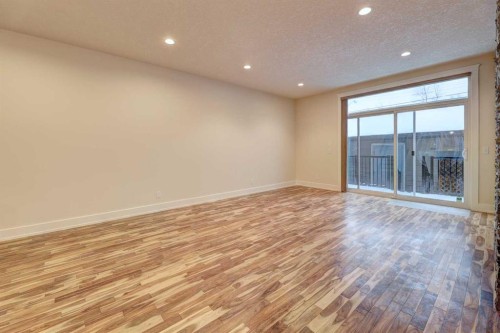 2-308 12 Avenue Ne, Calgary, AB - Indoor Photo Showing Other Room