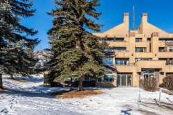 1-101 Village Heights SW Calgary, AB T3H 2L2