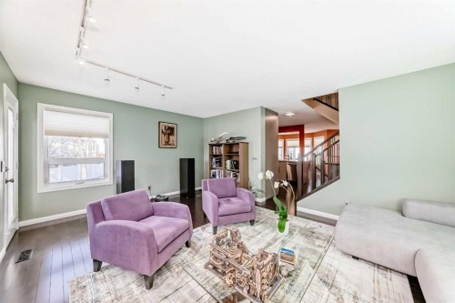 402 Citadel Heights Nw, Calgary, AB - Indoor Photo Showing Living Room