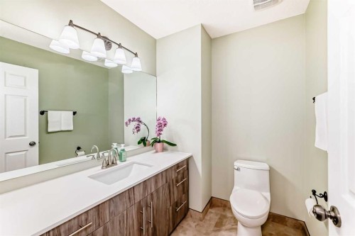402 Citadel Heights Nw, Calgary, AB - Indoor Photo Showing Bathroom