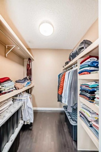 402 Citadel Heights Nw, Calgary, AB - Indoor With Storage