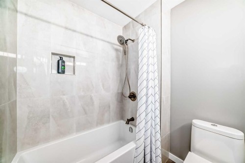 402 Citadel Heights Nw, Calgary, AB - Indoor Photo Showing Bathroom