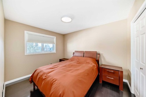 402 Citadel Heights Nw, Calgary, AB - Indoor Photo Showing Bedroom