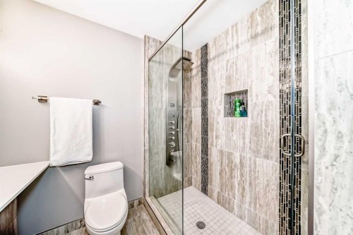 402 Citadel Heights Nw, Calgary, AB - Indoor Photo Showing Bathroom