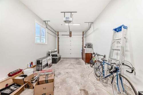 402 Citadel Heights Nw, Calgary, AB - Indoor Photo Showing Garage