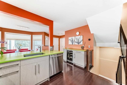 402 Citadel Heights Nw, Calgary, AB - Indoor Photo Showing Kitchen