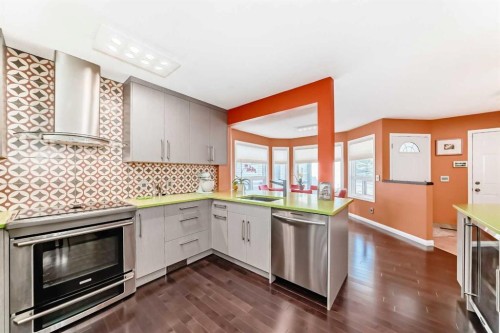 402 Citadel Heights Nw, Calgary, AB - Indoor Photo Showing Kitchen With Upgraded Kitchen