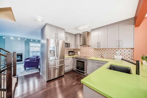 402 Citadel Heights Nw, Calgary, AB - Indoor Photo Showing Kitchen With Upgraded Kitchen