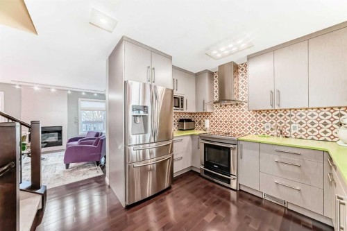 402 Citadel Heights Nw, Calgary, AB - Indoor Photo Showing Kitchen With Upgraded Kitchen