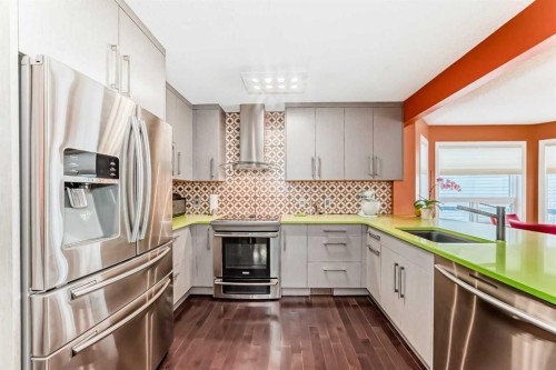 402 Citadel Heights Nw, Calgary, AB - Indoor Photo Showing Kitchen With Upgraded Kitchen