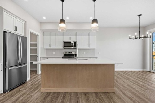 85 Quartz Crescent, Cochrane, AB - Indoor Photo Showing Kitchen With Upgraded Kitchen