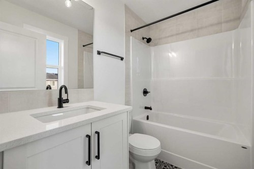 804-525 River Heights Drive, Cochrane, AB - Indoor Photo Showing Bathroom