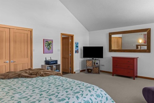1712 11Th Avenue, Canmore, AB - Indoor Photo Showing Bedroom